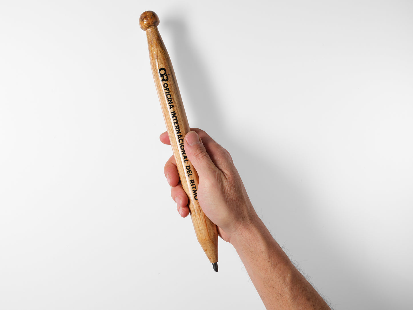 LAPIZ GRAFITO GIGANTE / BAQUETÓN "OiR" Oficina Internacional del Ritmo.