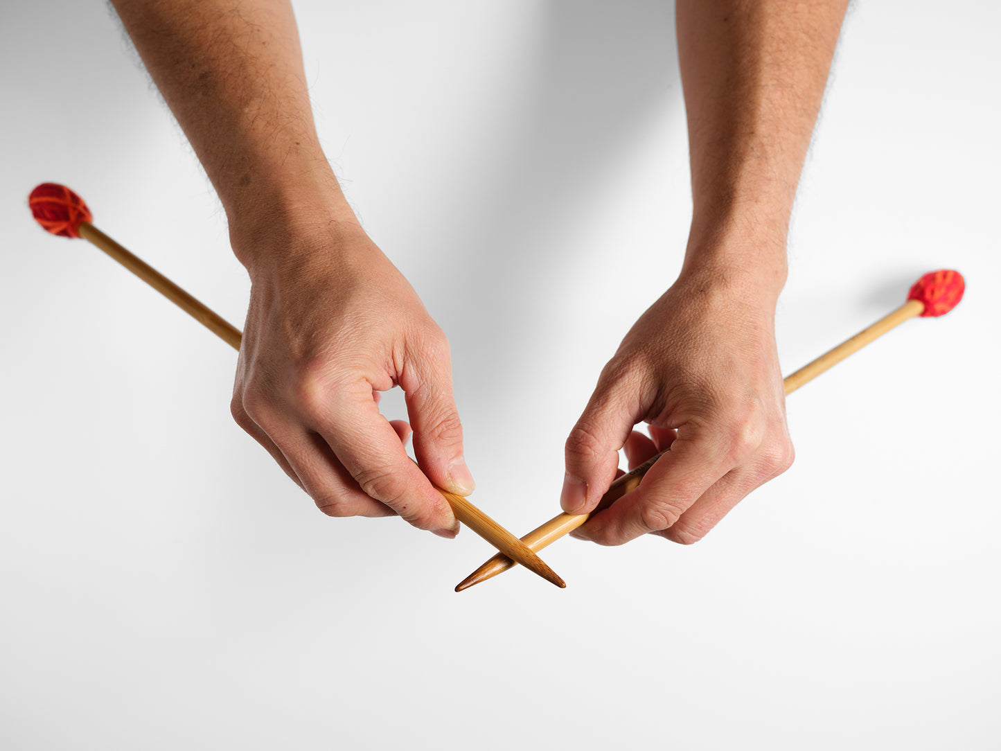 MALLETS / PALILLOS (par de macetas para marimba y palillos de tejer) "OiR" Oficina Internacional del Ritmo.