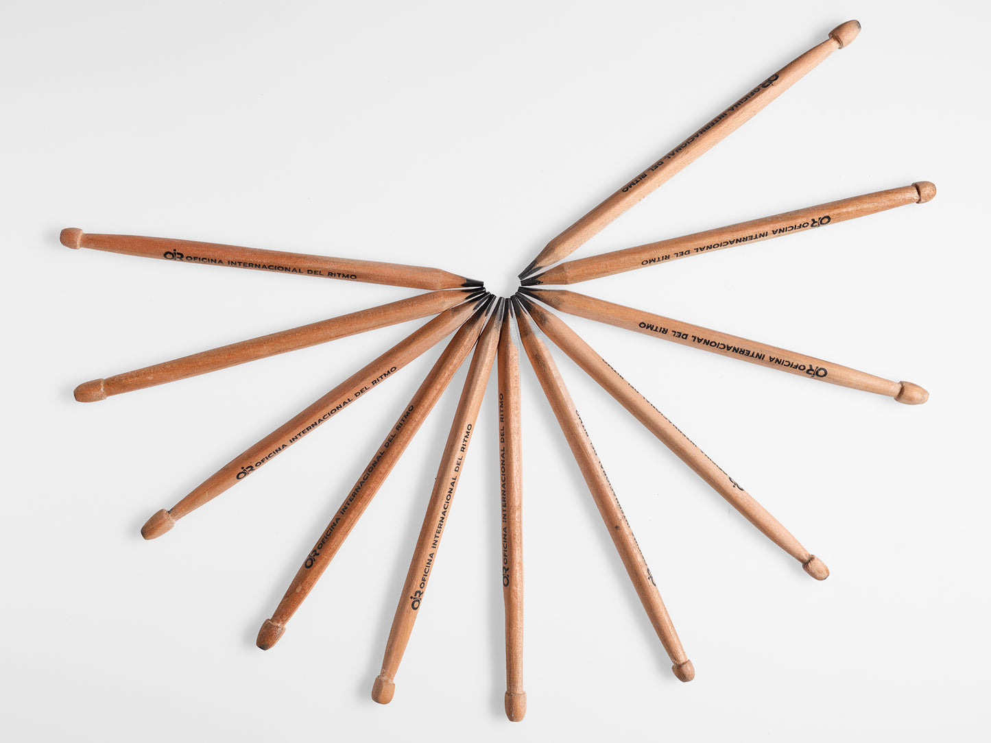LÁPIZ GRAFITO / BAQUETA "OiR" Oficina Internacional del Ritmo.