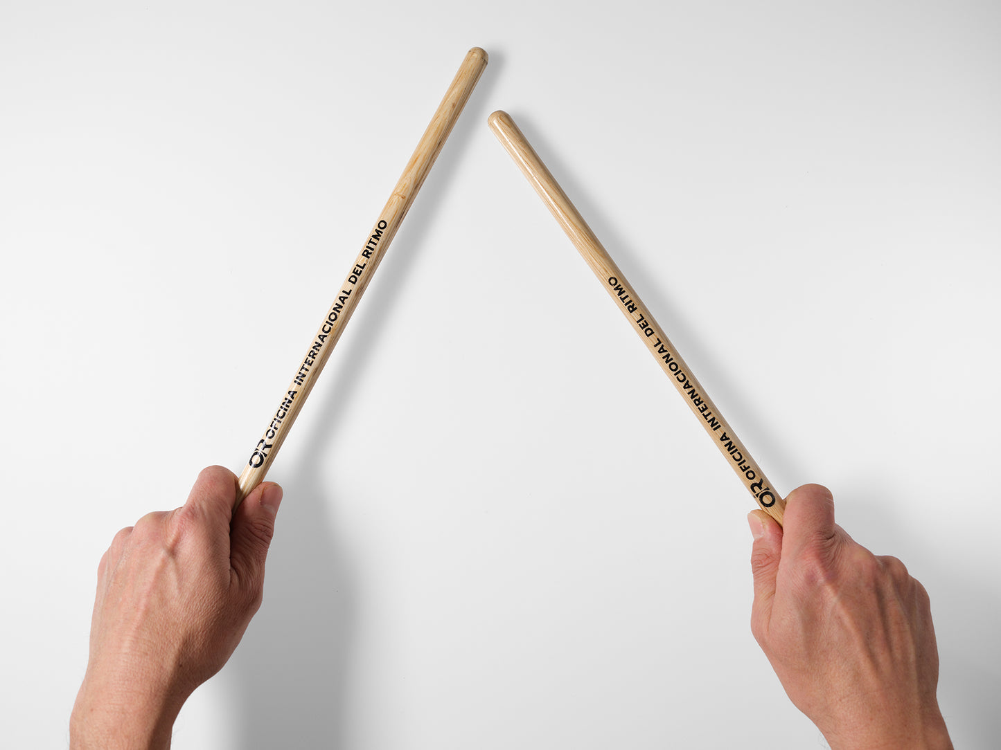 PAR BAQUETAS PA' PERCUSIÓN. "OiR" Oficina Internacional del Ritmo.