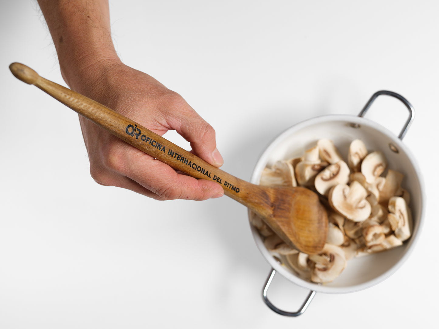 CUCHARÓN DE MADERA / BAQUETA "OiR"  Oficina Internacional del Ritmo.