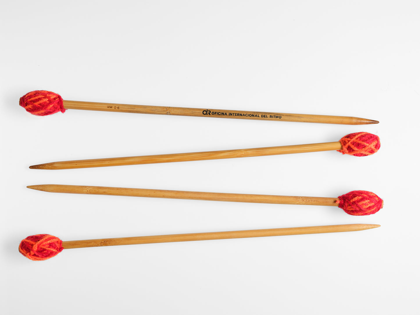 MALLETS / PALILLOS (par de macetas para marimba y palillos de tejer) "OiR" Oficina Internacional del Ritmo.