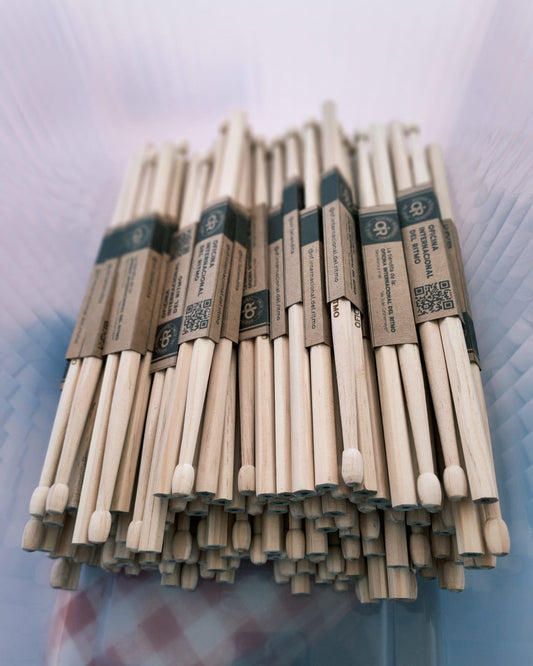 LÁPIZ BAQUETA "OiR".  (par) hecho en la RPC. (Copia)